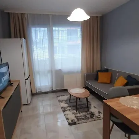 Youthful Vibes Near University, Free Parking شقة